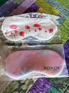 Redken Pink Satin Sleep Mask with White Poppy Floral Mask - Set